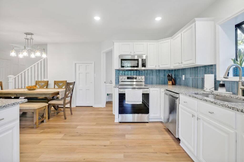 Вилла Middle Sound Hideaway~Beaches, Shopping, Families Уилмингтон Экстерьер фото
