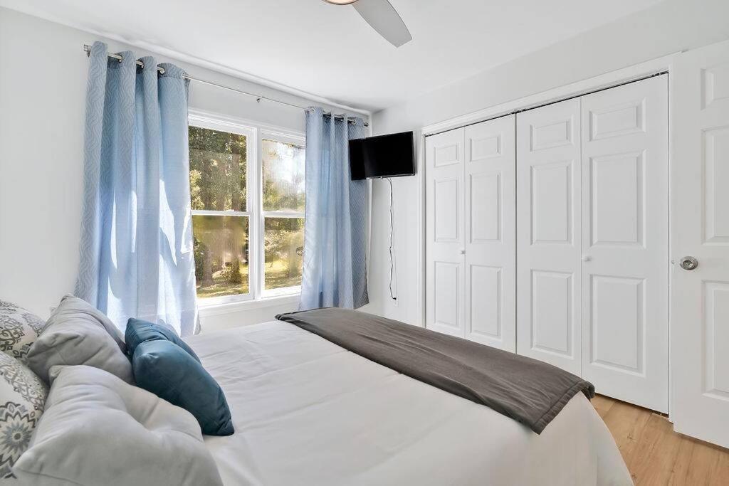 Вилла Middle Sound Hideaway~Beaches, Shopping, Families Уилмингтон Экстерьер фото
