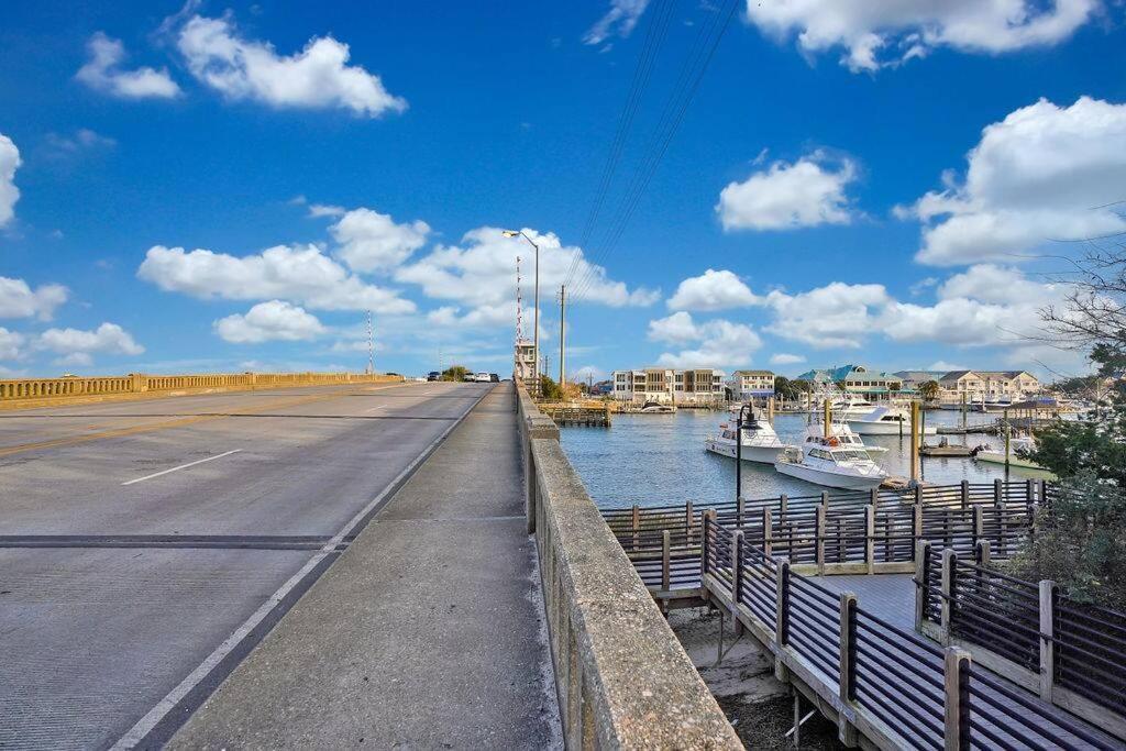 Вилла Middle Sound Hideaway~Beaches, Shopping, Families Уилмингтон Экстерьер фото
